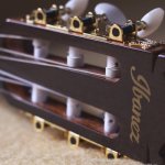 Pierwsze brzmienia: klasyczna czy akustyczna? Wybierz gitarę idealną na start