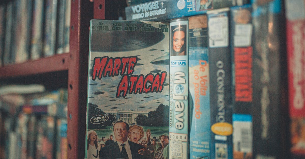 Śmiech na taśmie VHS: Kultowe parodie filmowe lat 80., które wciąż rozkładają na łopatki