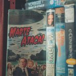 Śmiech na taśmie VHS: Kultowe parodie filmowe lat 80., które wciąż rozkładają na łopatki