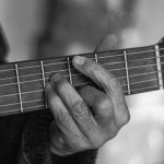 Start na gitarze: podstawowe akordy, które opanujesz w jeden wieczór