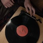 Winyl na Twoich warunkach: wbudowany preamp czy osobny? Jak wybrać gramofon, który zagra najlepiej w Twoim zestawie
