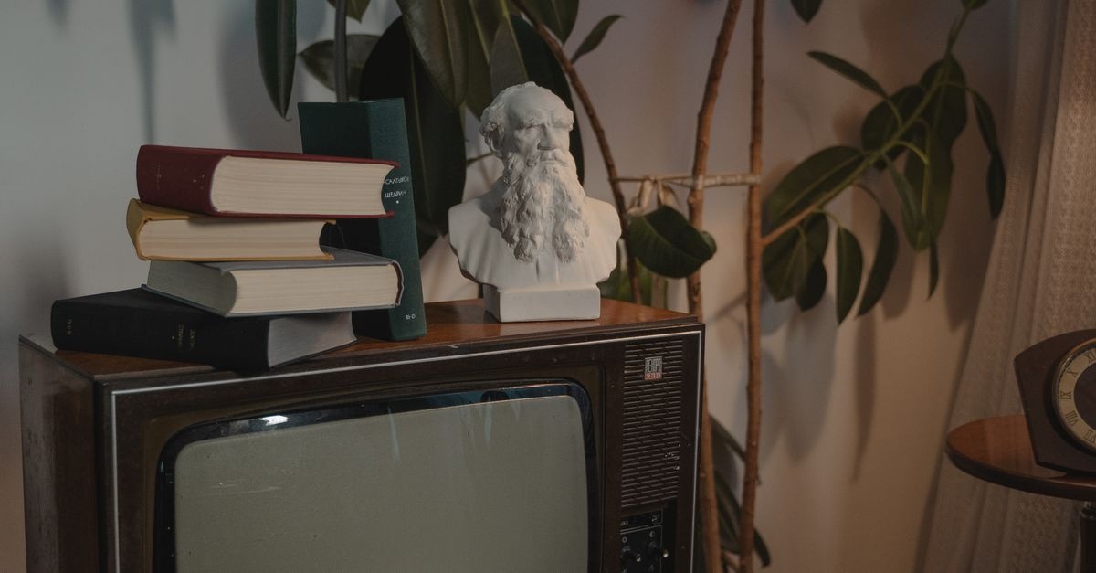 Geniusze na ekranie: biografie wynalazców i naukowców, które inspirują do odkryć