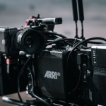Od czarów Mélièsa do fotorealistycznego CGI: fascynująca podróż przez dzieje efektów specjalnych w kinie